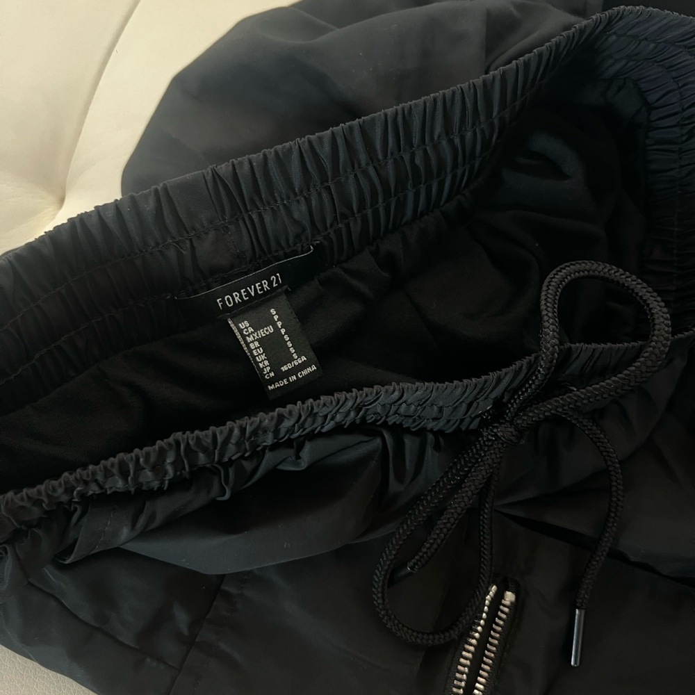 Forever 21 | Unique Black Cargo Pants | Waist Snatching | Fun Metal Zipper